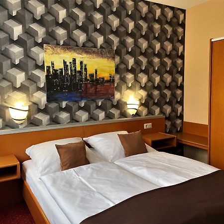 Hotel Stadt Hamburg Am Fluss סארברוקן מראה חיצוני תמונה