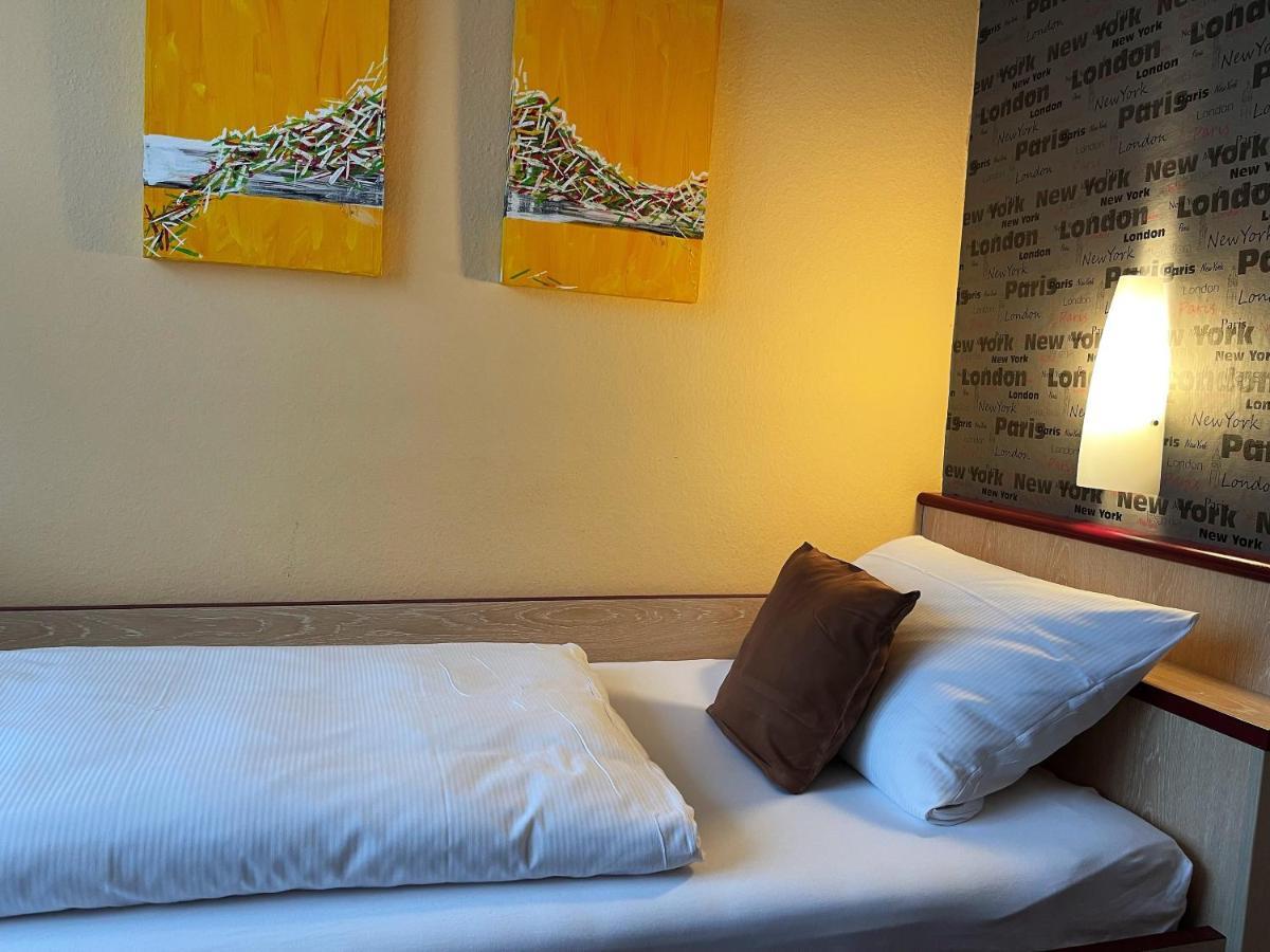 Hotel Stadt Hamburg Am Fluss סארברוקן מראה חיצוני תמונה