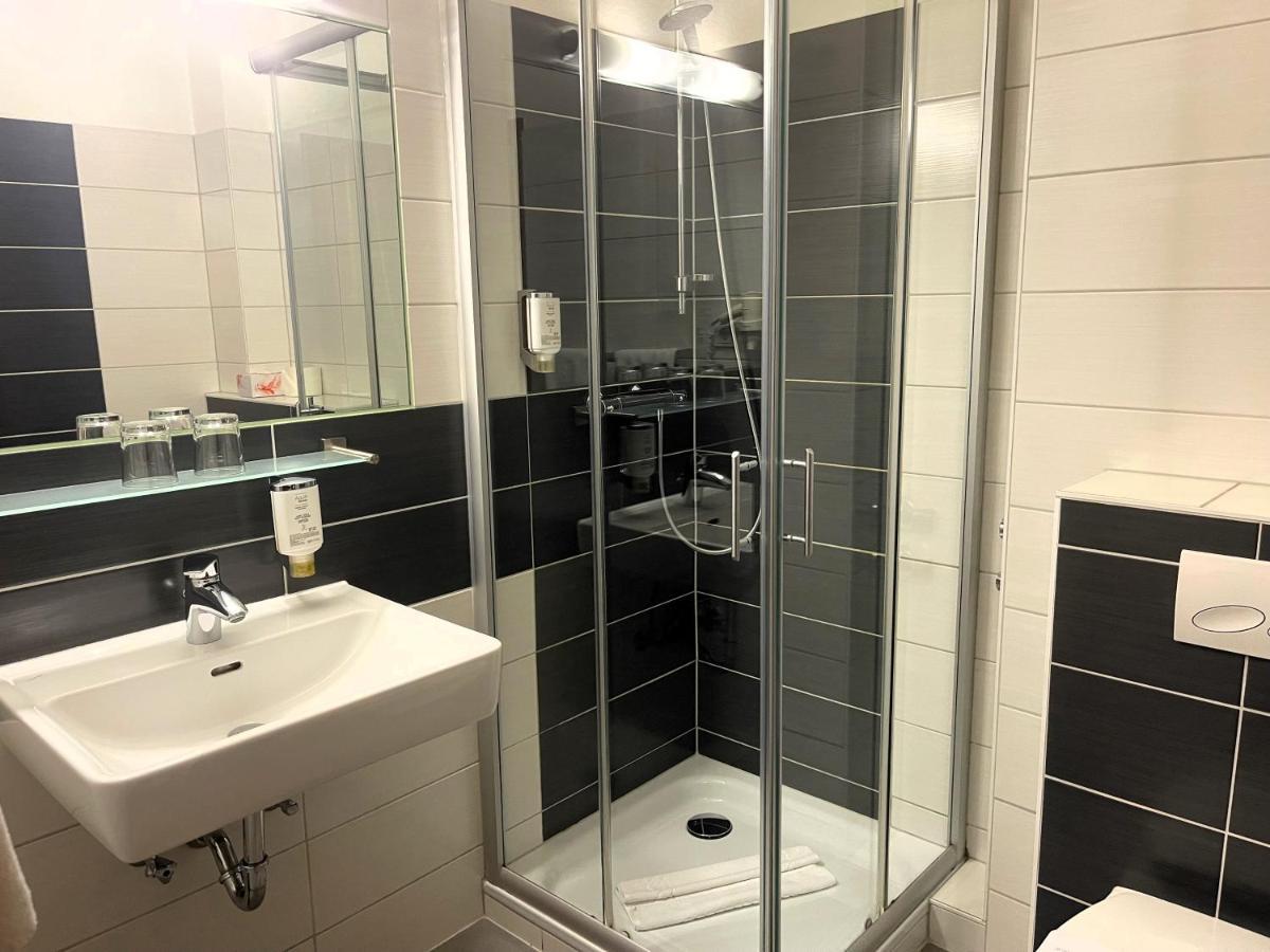 Hotel Stadt Hamburg Am Fluss סארברוקן מראה חיצוני תמונה