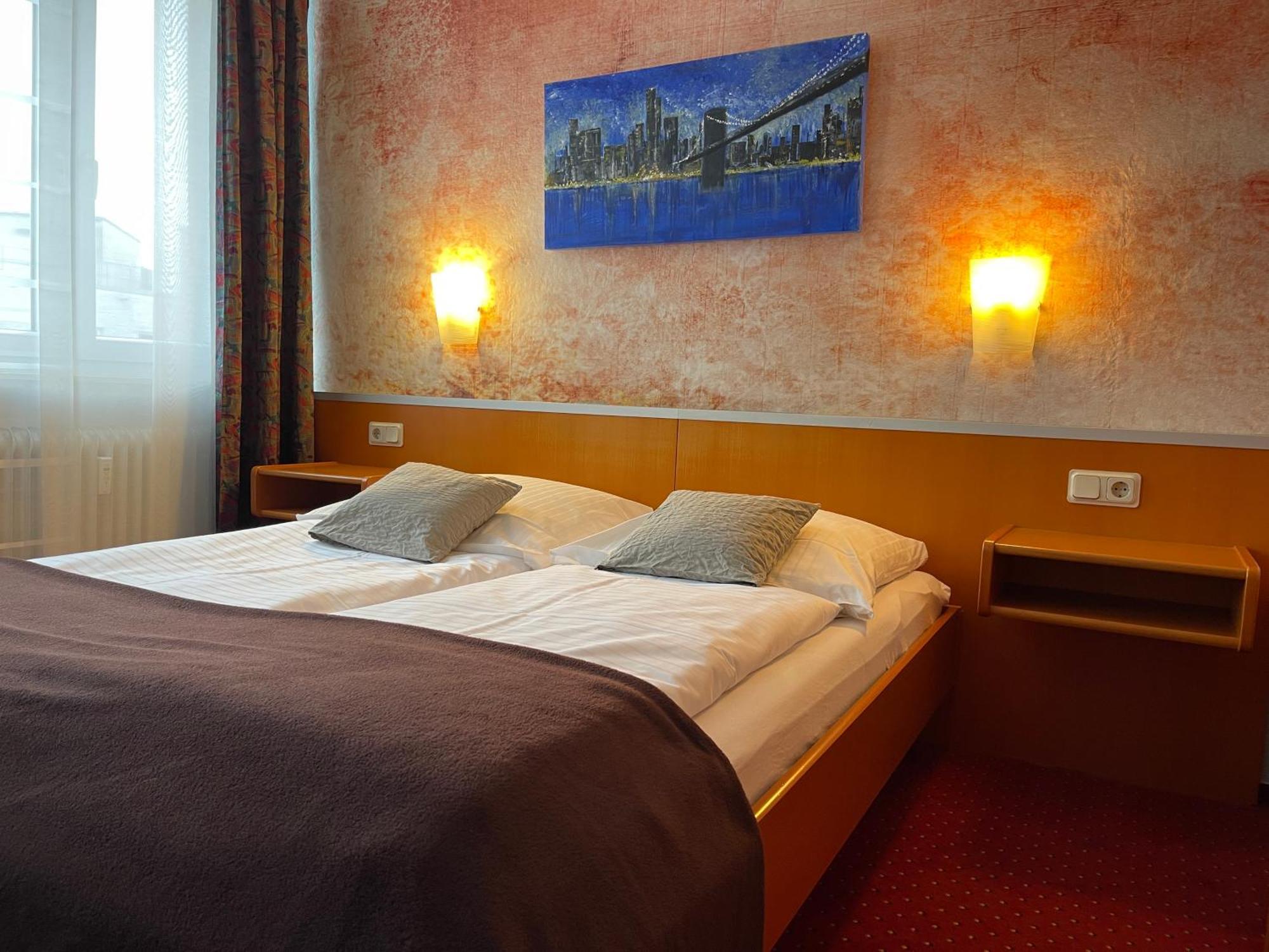 Hotel Stadt Hamburg Am Fluss סארברוקן מראה חיצוני תמונה