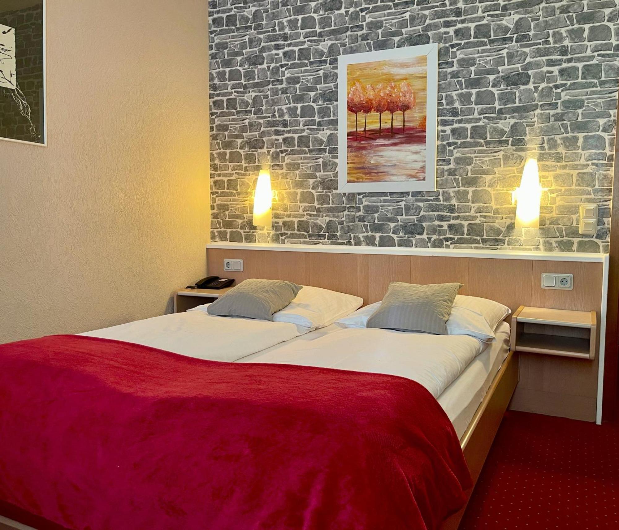 Hotel Stadt Hamburg Am Fluss סארברוקן מראה חיצוני תמונה