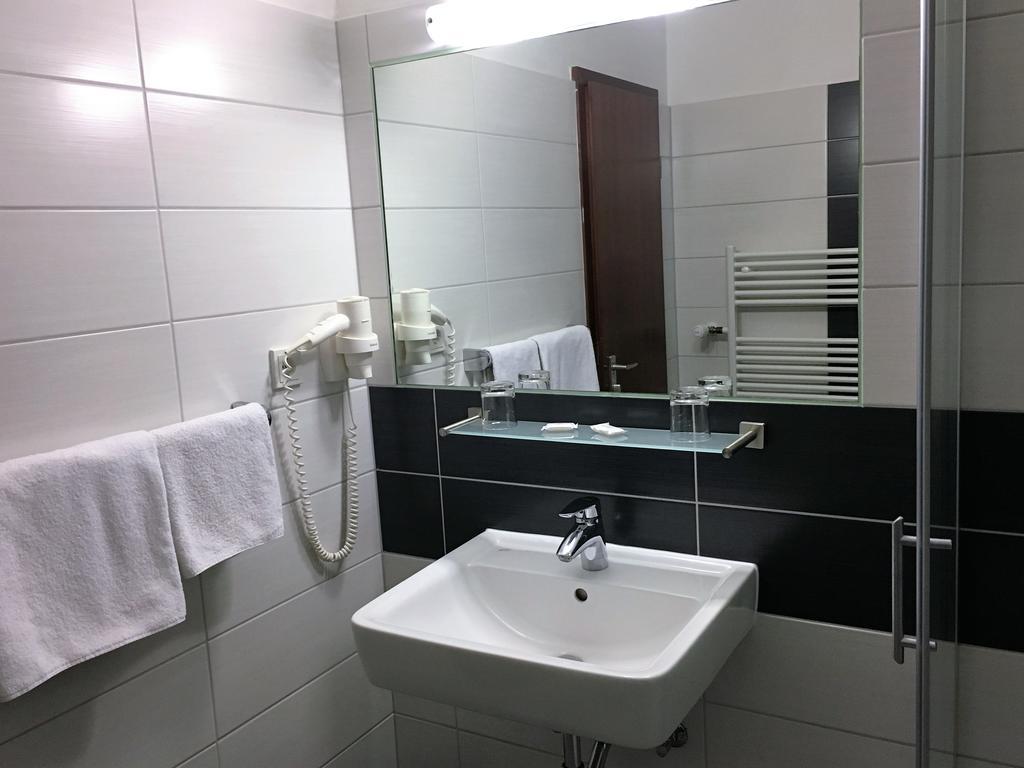 Hotel Stadt Hamburg Am Fluss סארברוקן מראה חיצוני תמונה