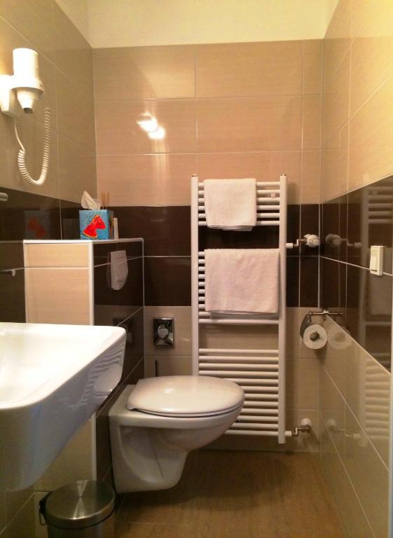 Hotel Stadt Hamburg Am Fluss סארברוקן מראה חיצוני תמונה