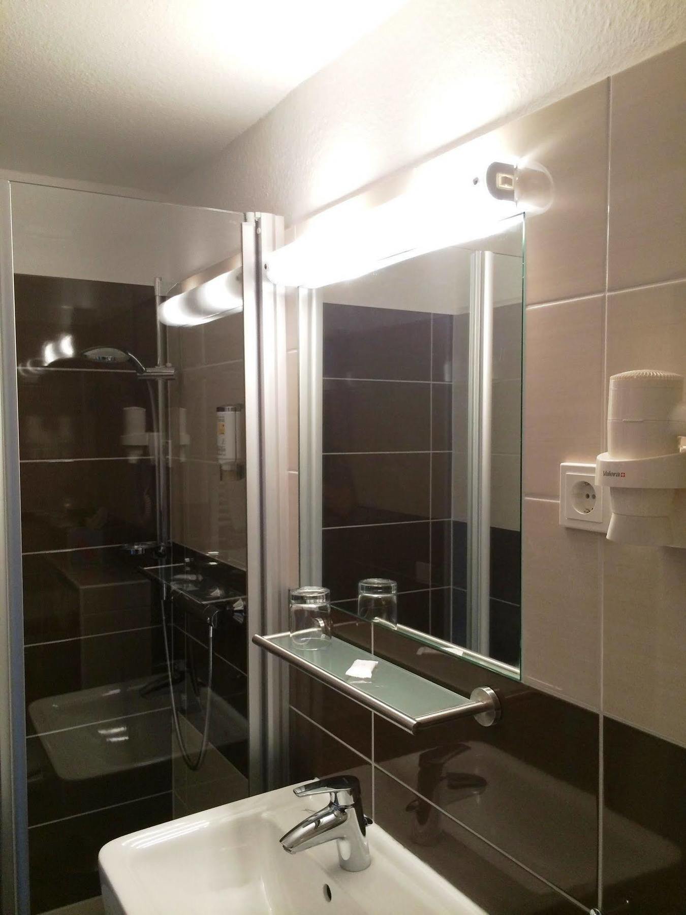 Hotel Stadt Hamburg Am Fluss סארברוקן מראה חיצוני תמונה