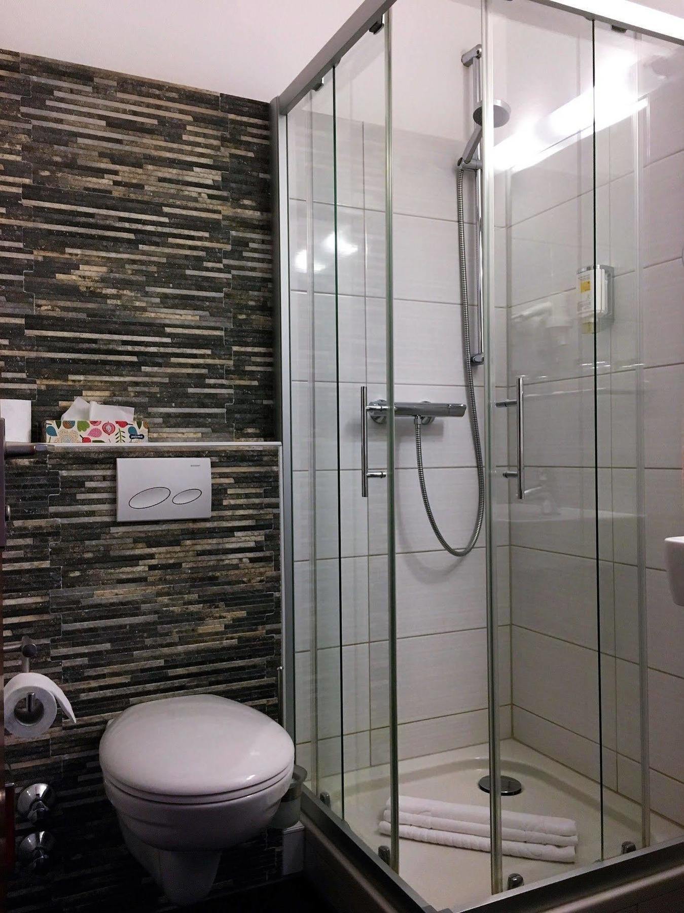 Hotel Stadt Hamburg Am Fluss סארברוקן מראה חיצוני תמונה