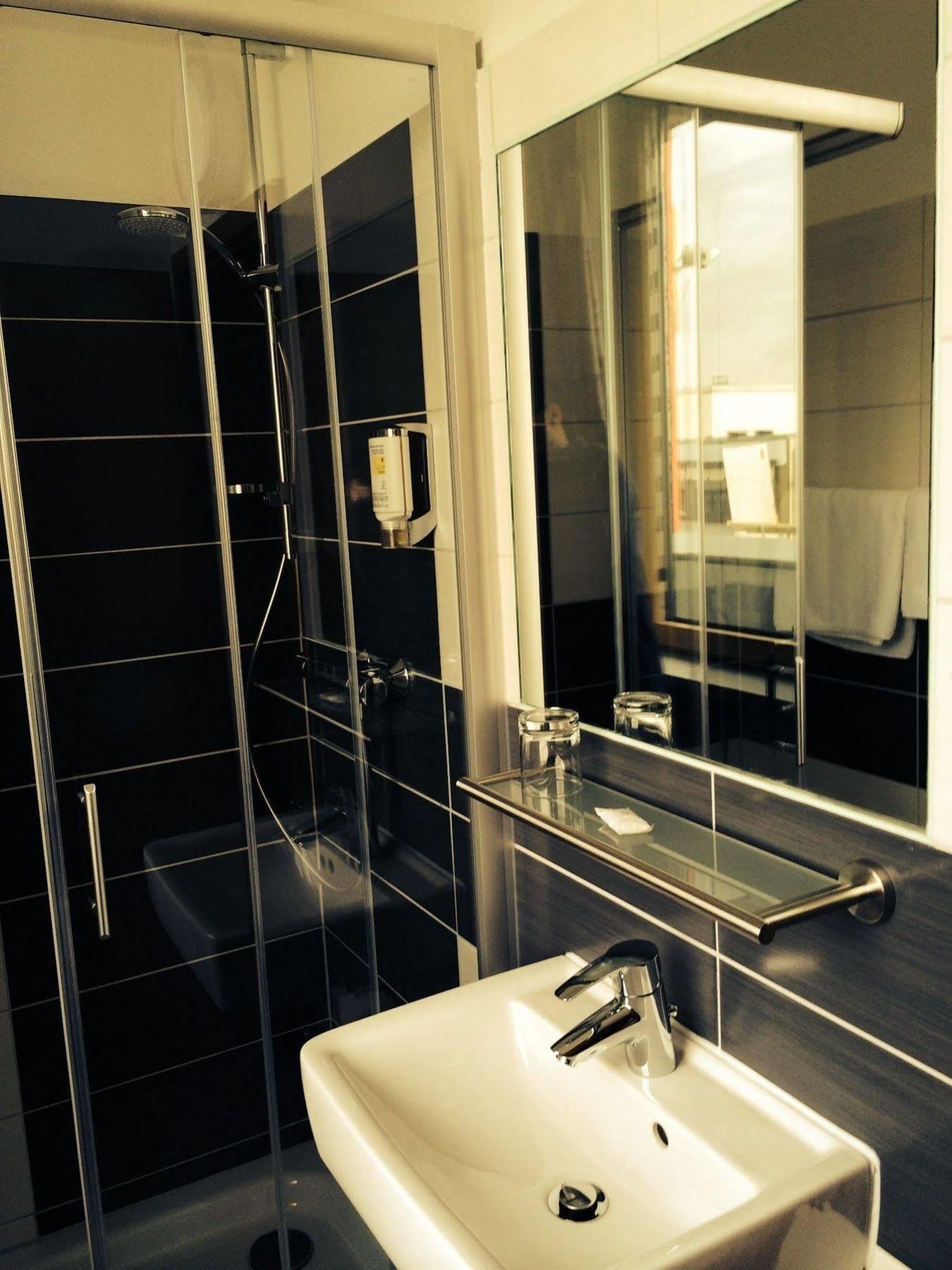 Hotel Stadt Hamburg Am Fluss סארברוקן מראה חיצוני תמונה